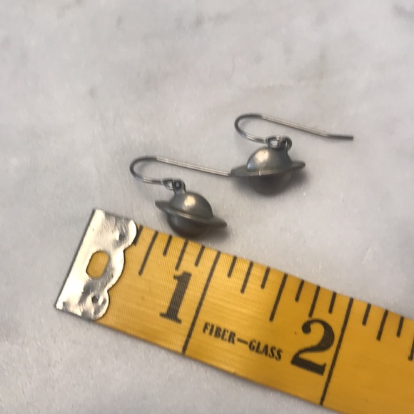 Saturn pewter earrings - Picture 4 of 4